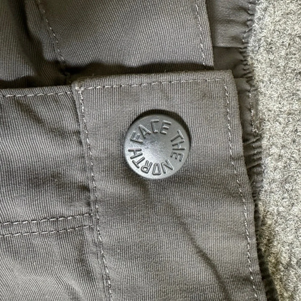 The North Face Mens Class V Belted Shorts Asphalt Grey Nylon Hiking Medium